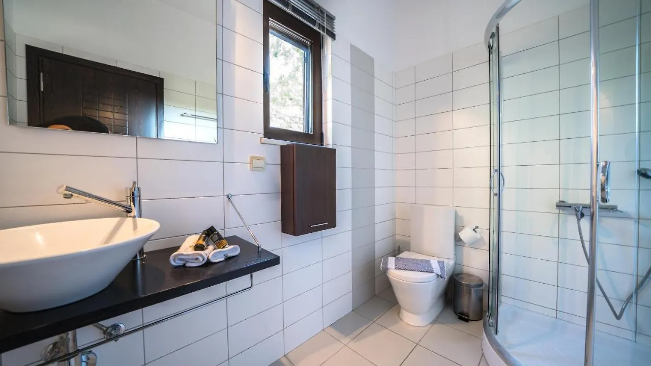 Villa Silvia Heated Pool&Jacuzzi Megala Chorafia