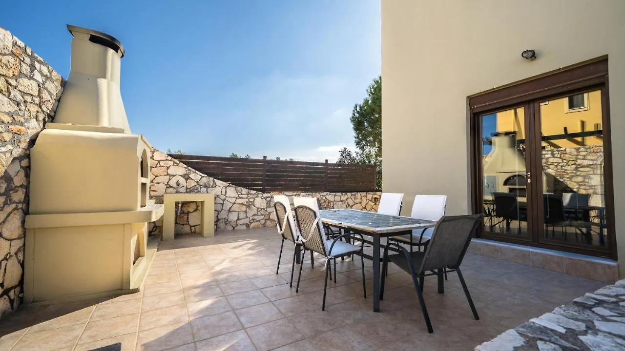 Villa Silvia Heated Pool&Jacuzzi Megala Chorafia