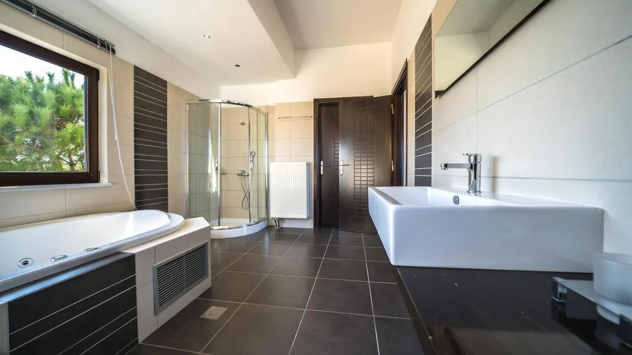 Villa Silvia Heated Pool&Jacuzzi Megala Chorafia